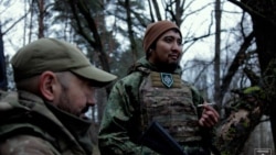 Эрдем "Шаман" Тикеев (справа) и анонимный боец одного из иностранных легионов ВСУ, архивное фото